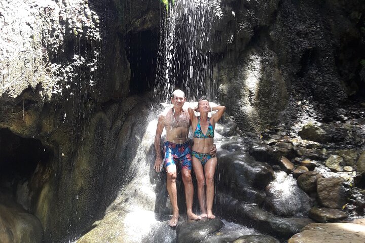 St. Lucia West Coast Boat Cruise with Snorkeling Between Pitons