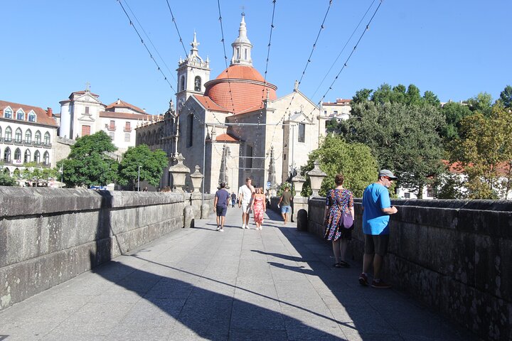 Lisbon to Douro Valley One Way Trip Up to 4 Stops