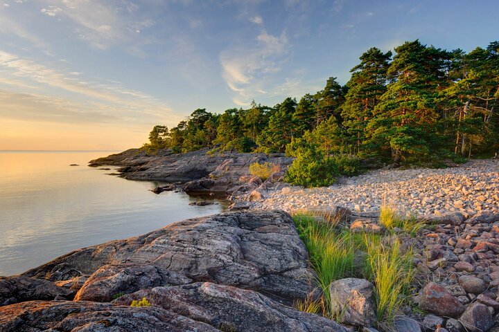 Private Day Trip from Gothenburg to Lake Vanern and Lacko Castle