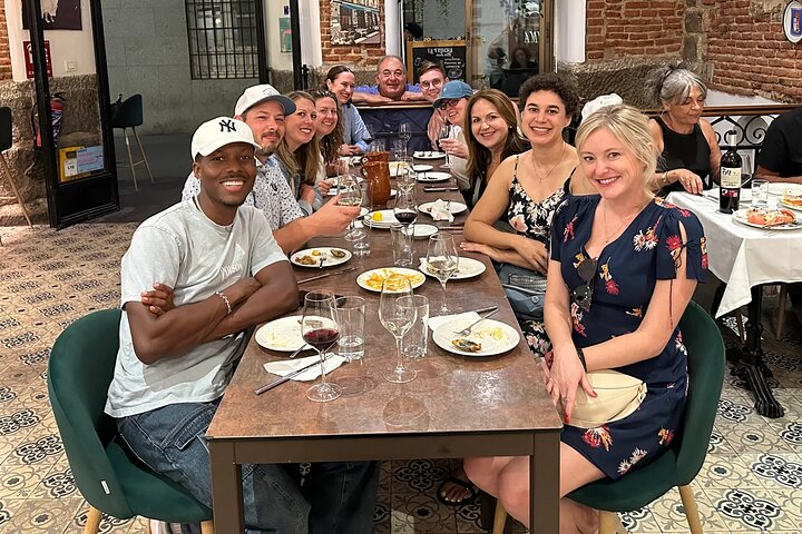 Madrid Tapas & Wine Tasting Food Tour – Small Group Local Bars