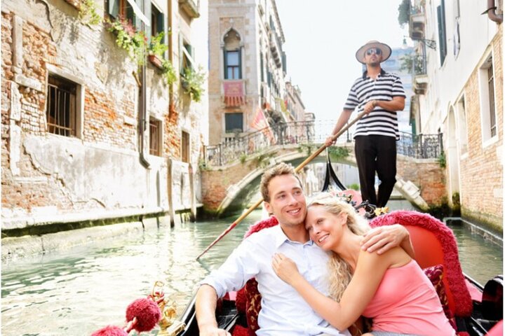 Venice Explorer Pass: Gondolas, Museums & Island Tours