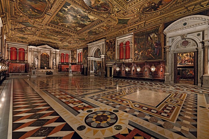 Venice Explorer Pass: Gondolas, Museums & Island Tours