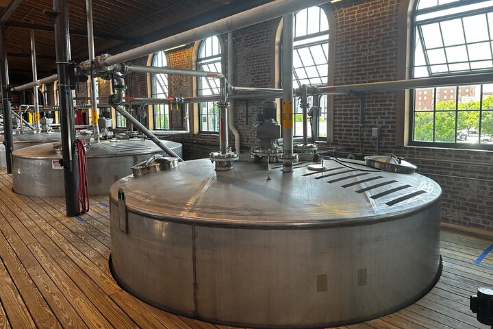 Kentucky Bourbon Experience: 3 Iconic Distilleries & Tastings