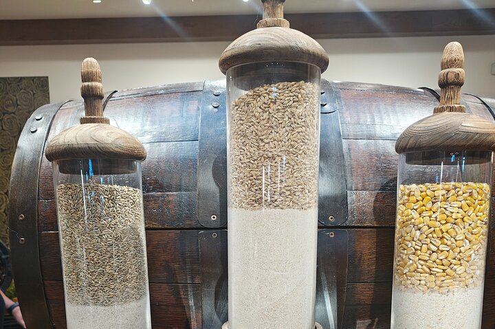 Kentucky Bourbon Experience: 3 Iconic Distilleries & Tastings