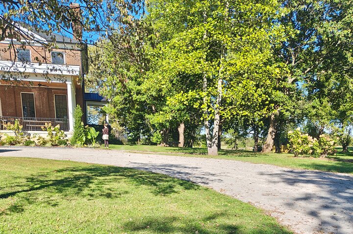 Kentucky Bourbon Experience: 3 Iconic Distilleries & Tastings
