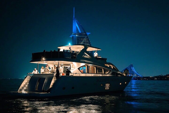 Dubai Marina Luxury Yacht Tour with Optional Breakfast or BBQ