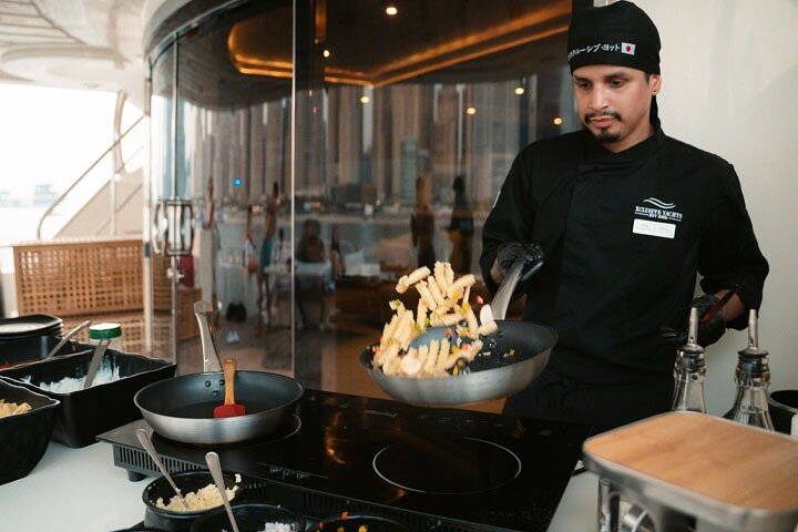 Dubai: Luxury Superyacht with Live DJ, Swimming & Open Bar