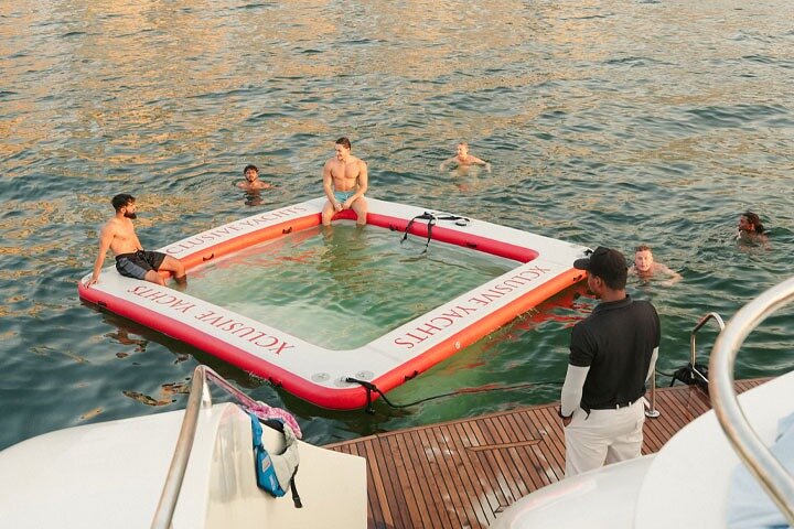 Dubai: Luxury Superyacht with Live DJ, Swimming & Open Bar