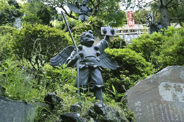 Private Shore Tour: Otaru Highlights & Scenic Blue Cave Cruise