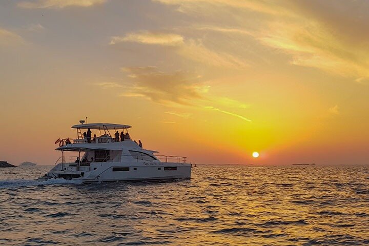 Dubai Marina Luxury Yacht Tour with Optional Breakfast or BBQ