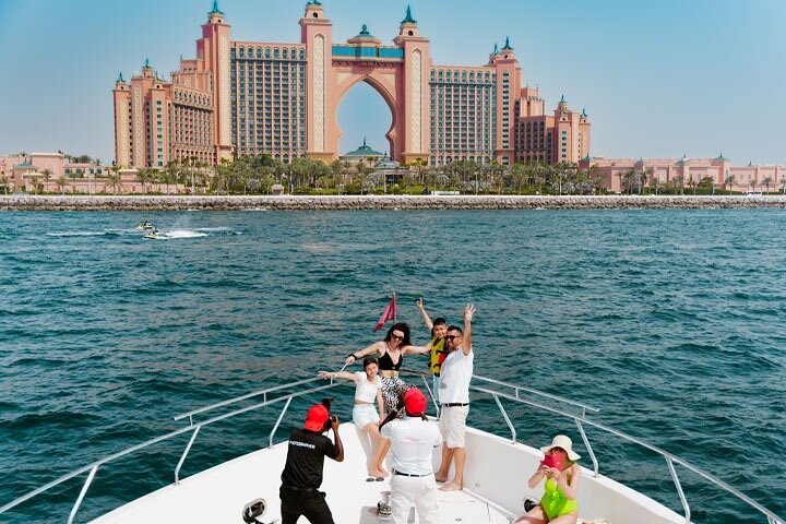 Dubai Marina Luxury Yacht Tour with Optional Breakfast or BBQ