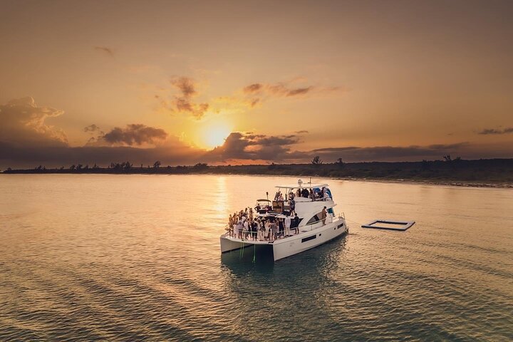 Private 51' Leopard Yacht – Vallarta & Punta Mita All Inclusive