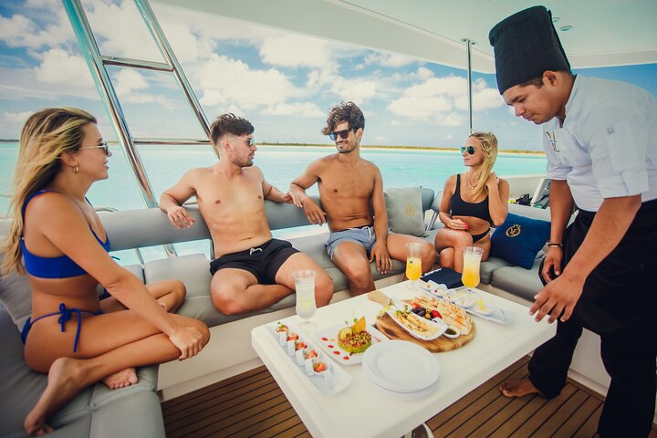 Private 51' Leopard Yacht – Vallarta & Punta Mita All Inclusive