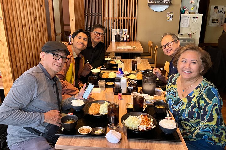 Evening Shrine and Izakaya Japanese Sake Experience Tour