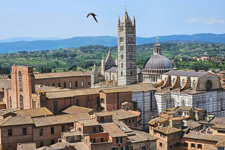 San Gimignano, Siena, Monteriggioni: Fully Escorted Tour, Lunch & Wine Tasting