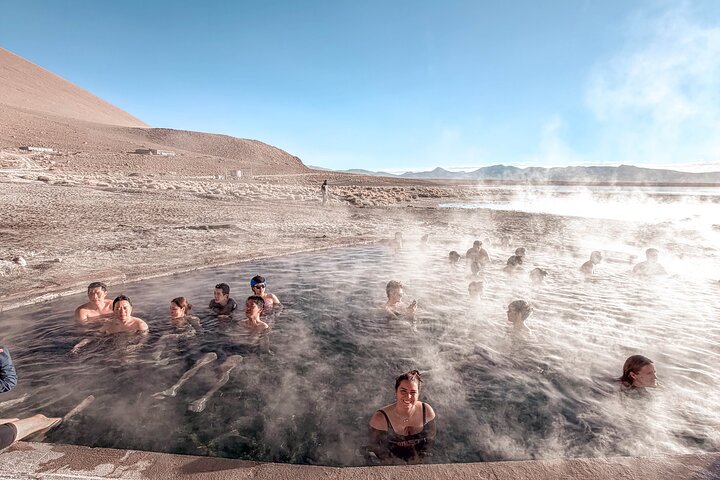 3-Day Uyuni Salt Flats & Lagoons to San Pedro de Atacama