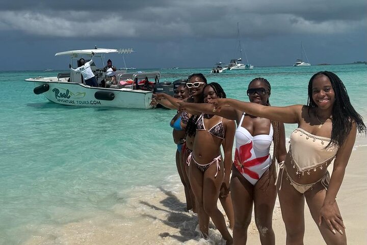 4hr Private Tour Island Hop Snorkel w/ Turtles & Sip Bahama Mamas