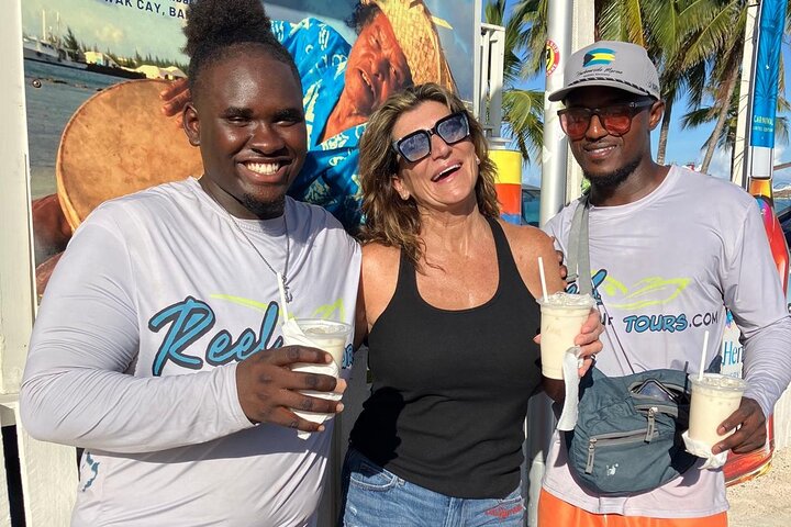 4hr Private Tour Island Hop Snorkel w/ Turtles & Sip Bahama Mamas
