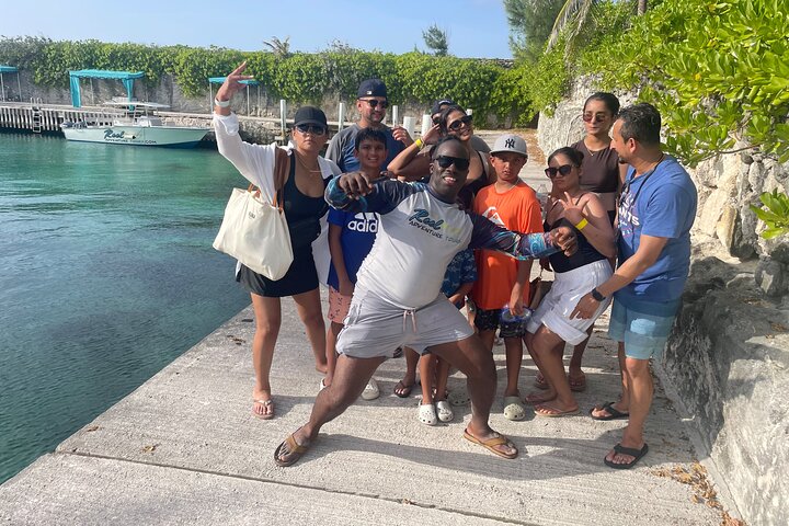4hr Private Tour Island Hop Snorkel w/ Turtles & Sip Bahama Mamas