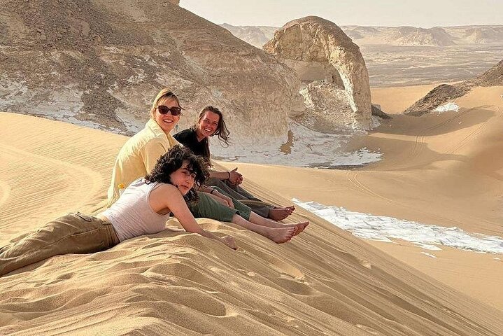 2-Day Bahariya Oasis White and Black Overnight Camping Jeep Tour