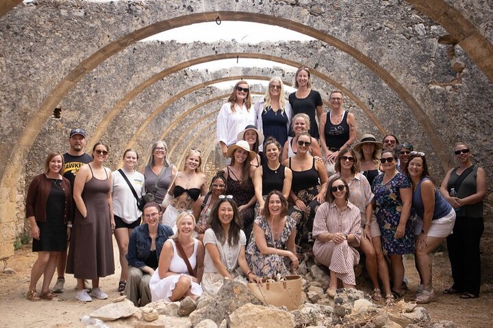 Gastronomy tour and wine tasting in traditional villages