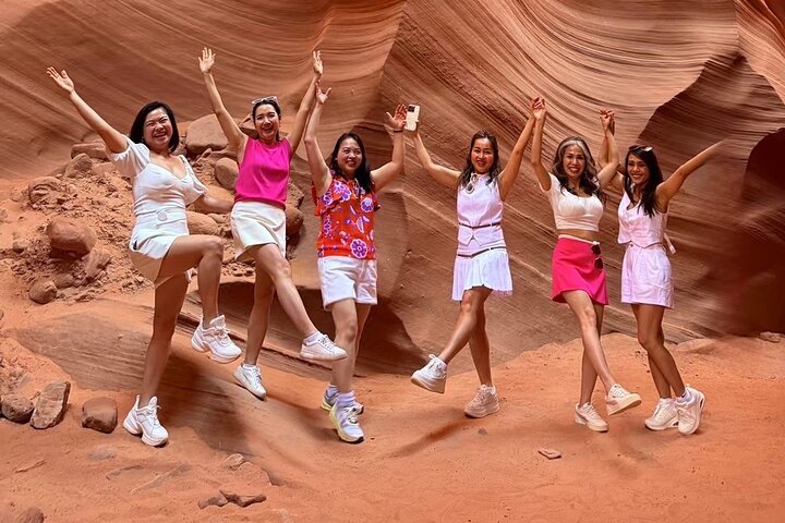 Page: Lower Antelope Canyon Prime Time Entry with Navajo Guide