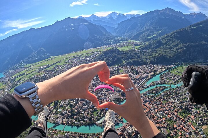 Tandem Paragliding in Interlaken