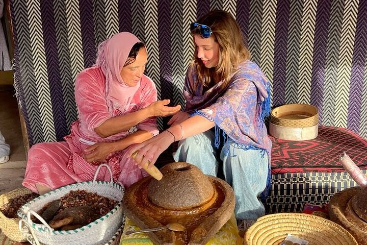 Agafay Desert Dinner, Camel Ride, Fire Show & Traditional Music