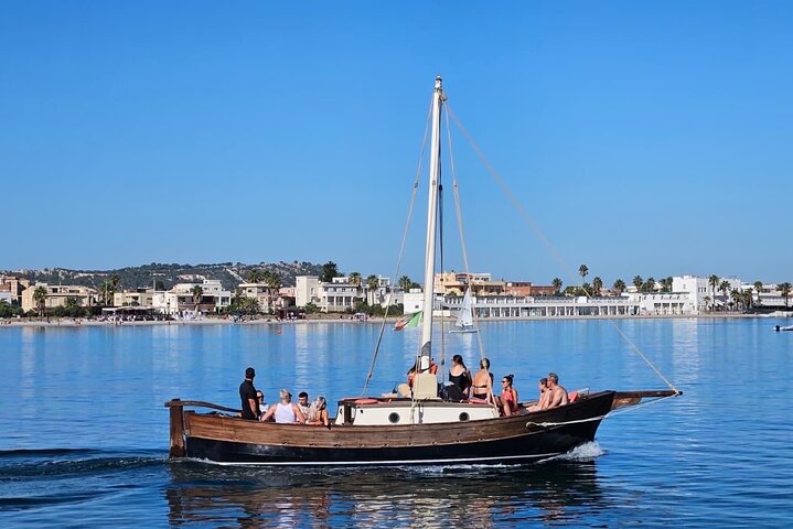 Cagliari boat tour : 5 swim stops, snorkeling & Sardinian aperitif