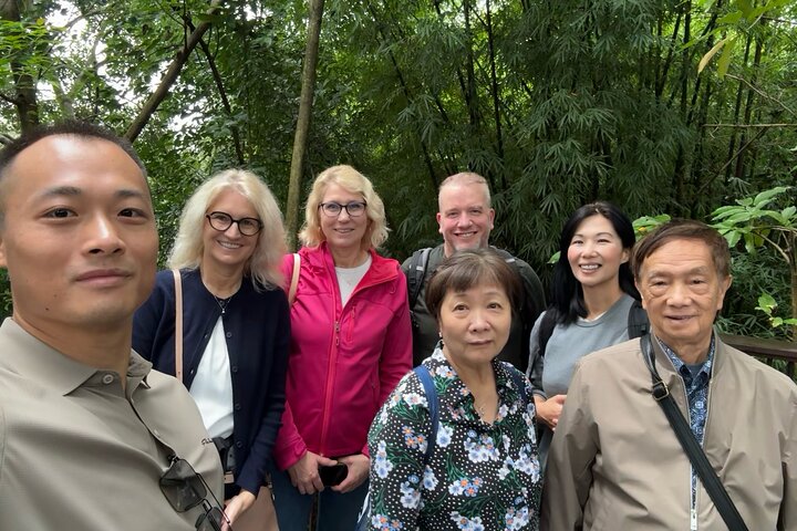 Private Chengdu Panda Base Tour with Hotel Pickup