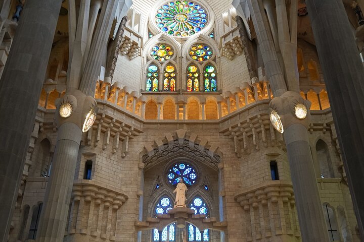Barcelona: Sagrada Familia Skip-the-Line Guided Tour and Tickets
