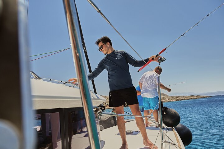 Heraklion: Dia Catamaran Cruise Mediterranean Meal & Water Fun