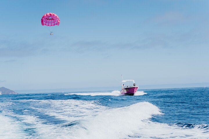 Parasailing in Catalina Island: Soar Above The Stunning Coastline