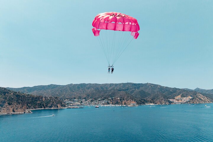 Parasailing in Catalina Island: Soar Above The Stunning Coastline