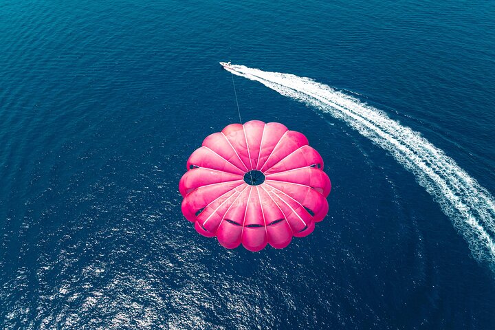 Parasailing in Catalina Island: Soar Above The Stunning Coastline