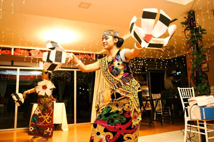 Kuching Royal Cruise Sunset Culture Show and Optional Dinner