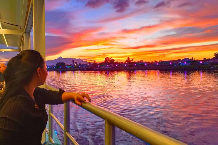 Kuching Royal Cruise Sunset Culture Show and Optional Dinner