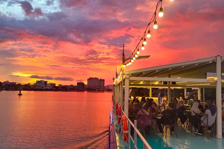 Kuching Royal Cruise Sunset Culture Show and Optional Dinner