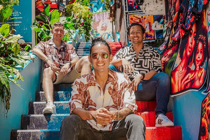 Comuna 13 Graffiti Tour with Street Food