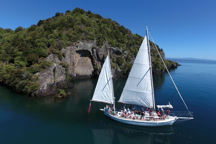 Eco Sailing Tour to Maori Rock Carvings on Lake Taupo