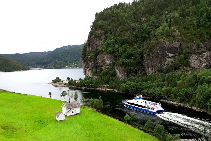 Bergen: Half-day fjord cruise to Mostraumen