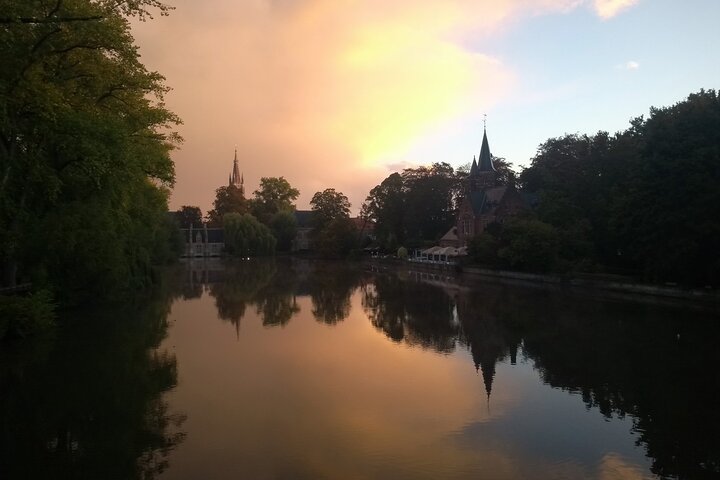 Bruges Guided Retro Biketour: Highlights, Hidden Gems & Tasting