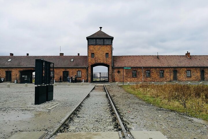 VIP tour to Auschwitz with private transfer & private guide
