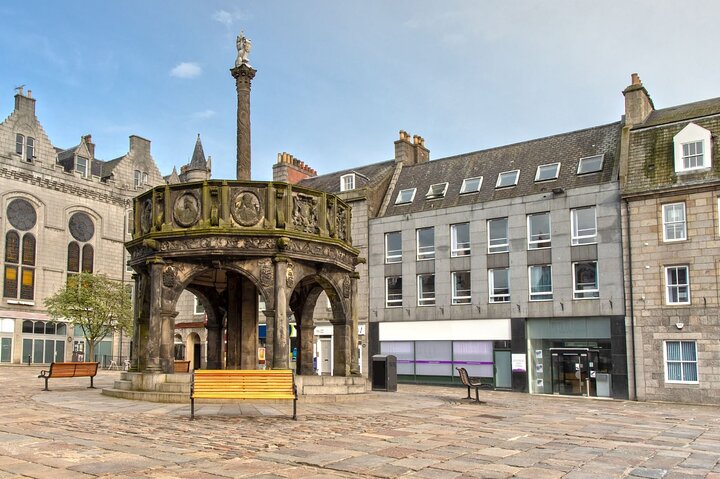 Aberdeen Private Walking Tour with a Local