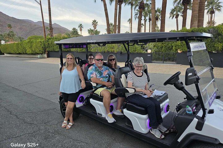 Explore Palm Springs Celebrity Homes in Style