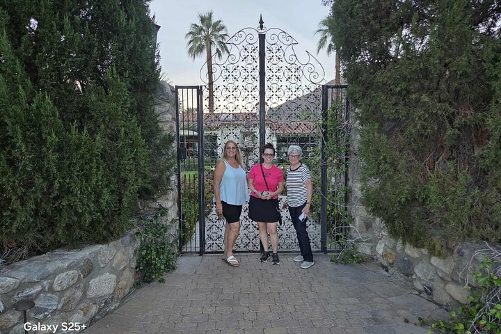Explore Palm Springs Celebrity Homes in Style