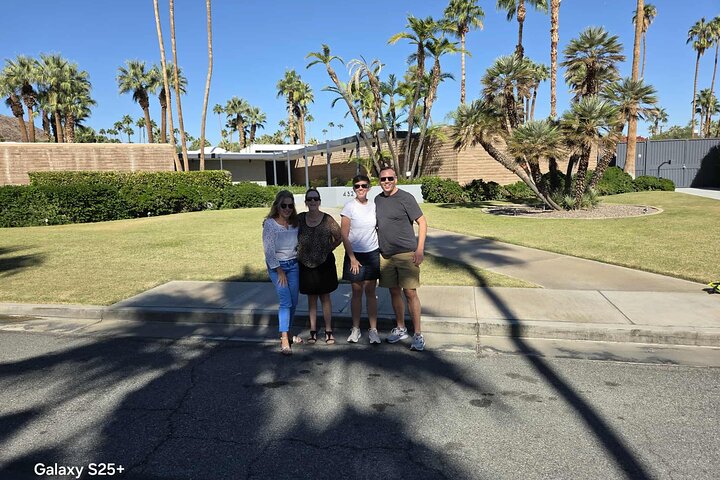 Explore Palm Springs Celebrity Homes in Style