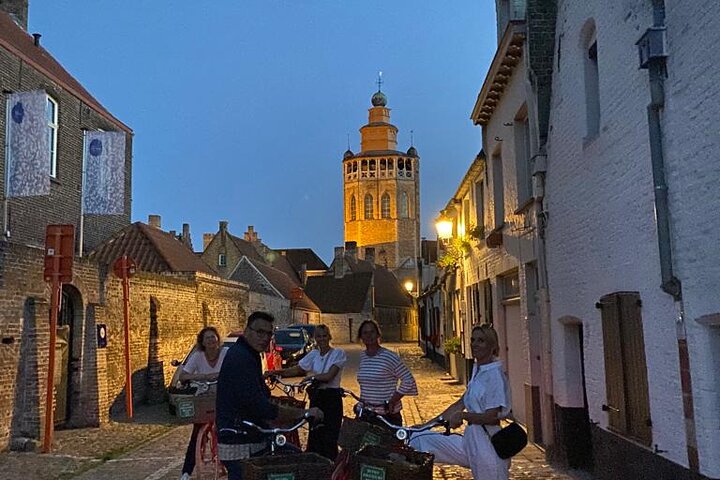 Bruges Guided Retro Biketour: Highlights, Hidden Gems & Tasting