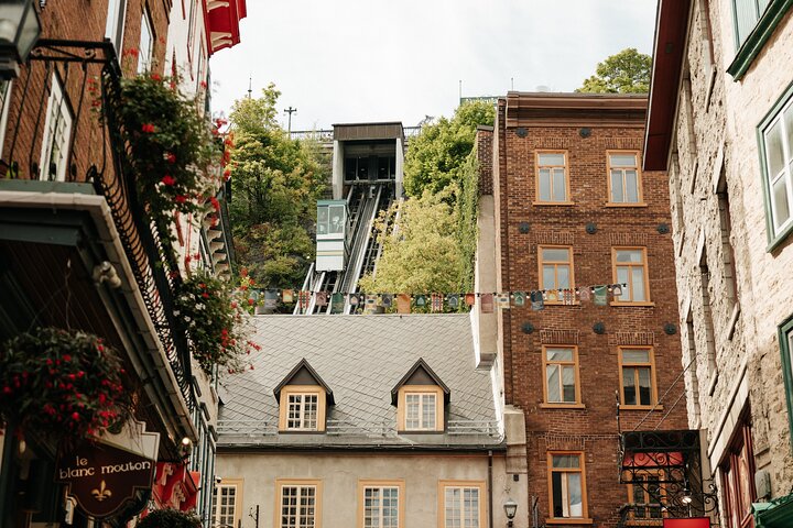 Old Quebec Classique Walking Tour with Funicular