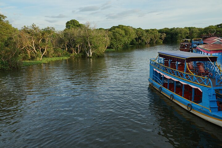 Kompong Phluk Floating Village Half-Day Tour ( Morning / Sunset )